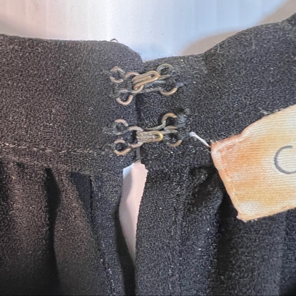 CALVIN KLEIN Black w/Gold chain detail Halter Dress. Size 6. Hook & Eye close - Picture 7 of 9